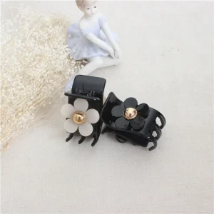 Fashion Flower Women Hair Clips Luxury Black White Small HairClip Barrette Girls Sweet Hairpins Crab Clips Hair Accessories