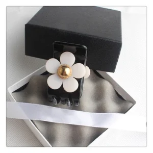 Fashion Flower Women Hair Clips Luxury Black White Small HairClip Barrette Girls Sweet Hairpins Crab Clips Hair Accessories